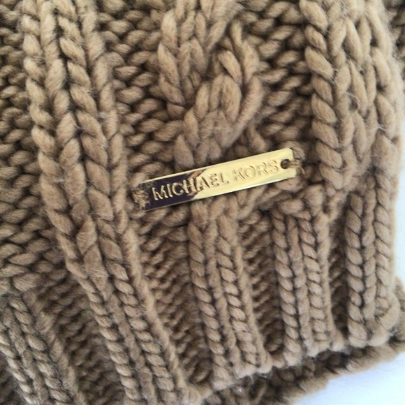 MICHAEL KORS TAN COLORED CHUNKY KNIT SCARF - Picture 5 of 14